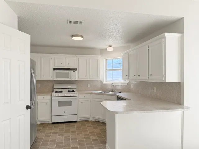 Photo 6 — 1902 58th Street, Lubbock, TX 79412