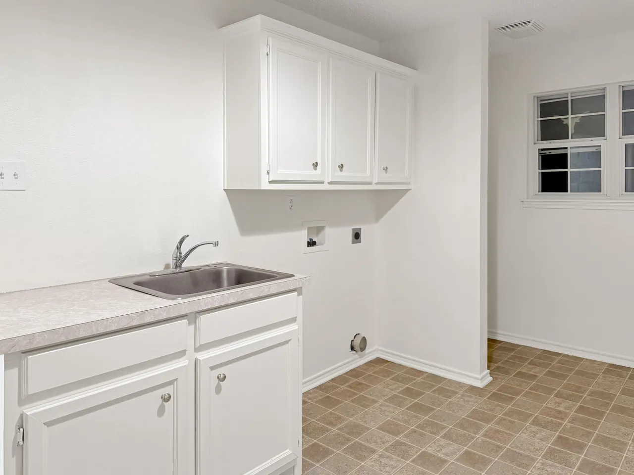 Photo 13 — 1902 58th Street, Lubbock, TX 79412