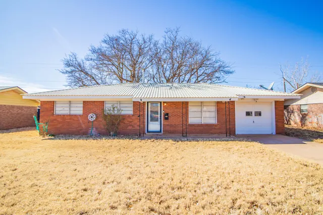 Front exterior — 907 S Pecos Drive, Brownfield, TX 79316