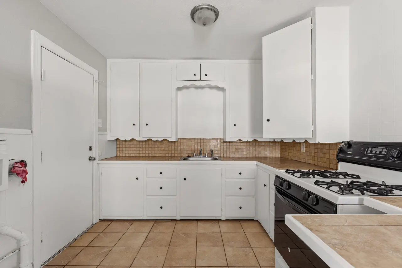 Photo 4 — 2302 32nd Street, Lubbock, TX 79411