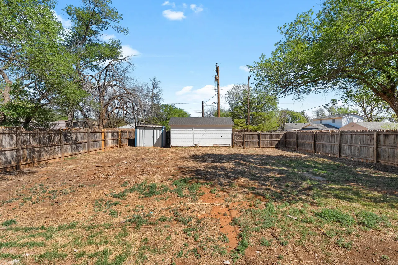 Photo 10 — 2302 32nd Street, Lubbock, TX 79411