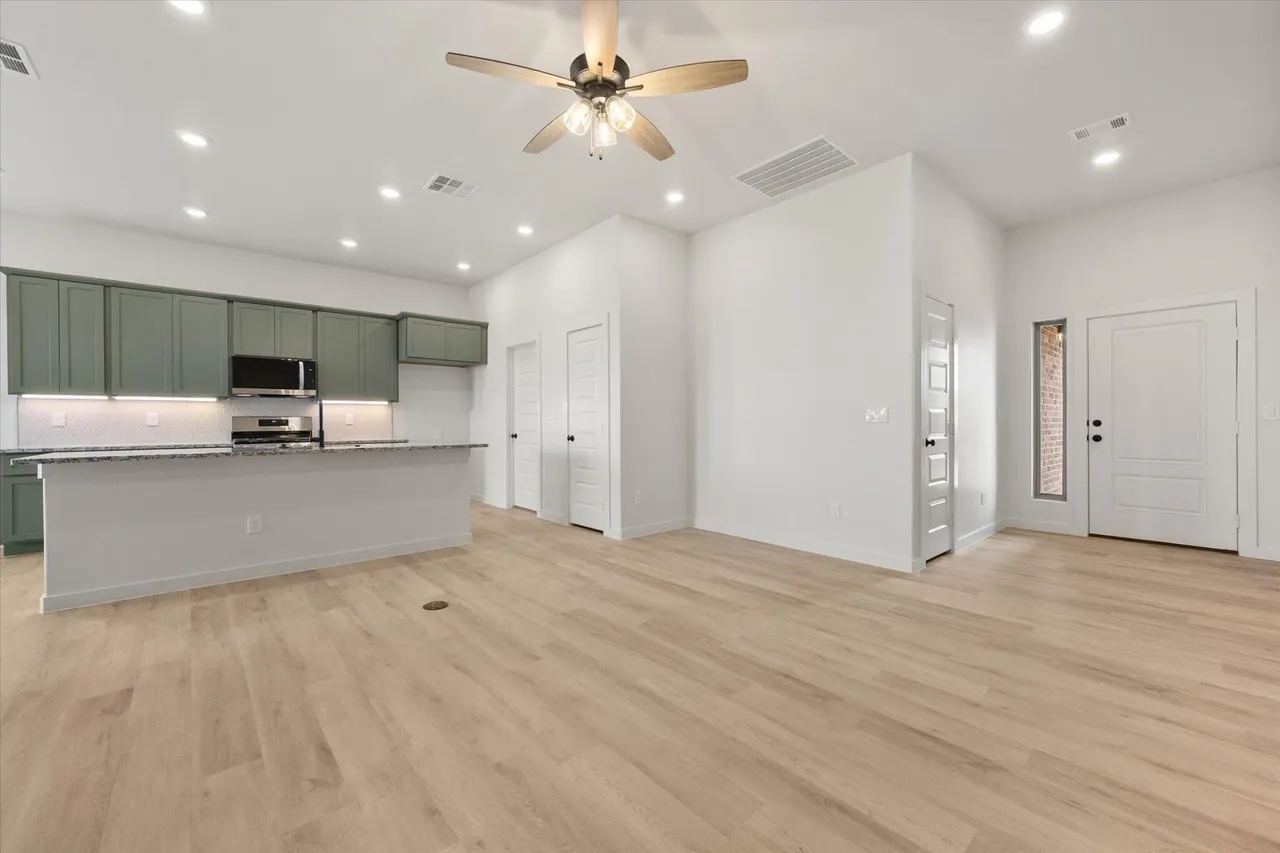 Photo 10 — 6005 Venita Avenue, Lubbock, TX 79407