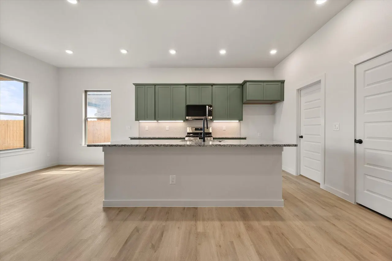 Photo 11 — 6005 Venita Avenue, Lubbock, TX 79407
