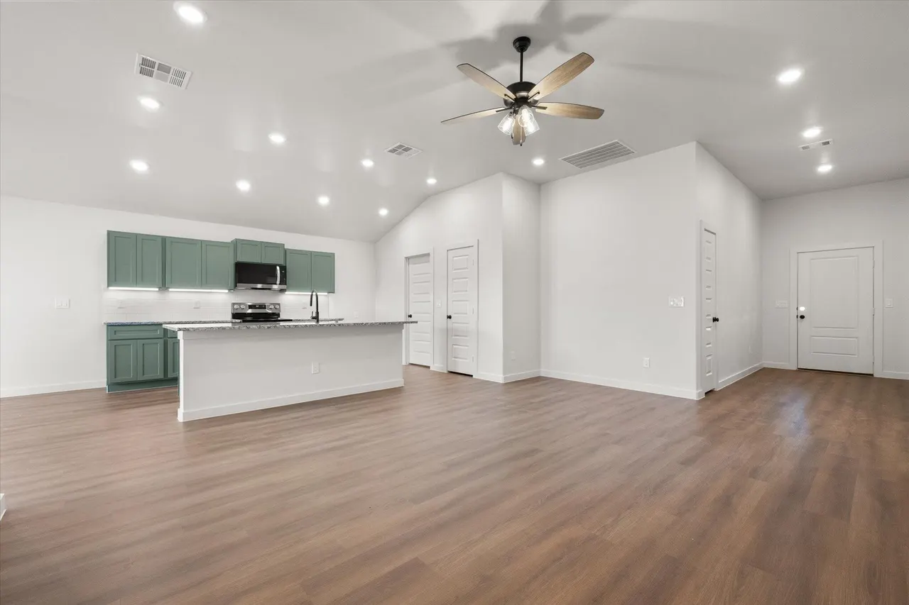 Photo 6 — 2423 Aberdeen Avenue, Wolfforth, TX 79382