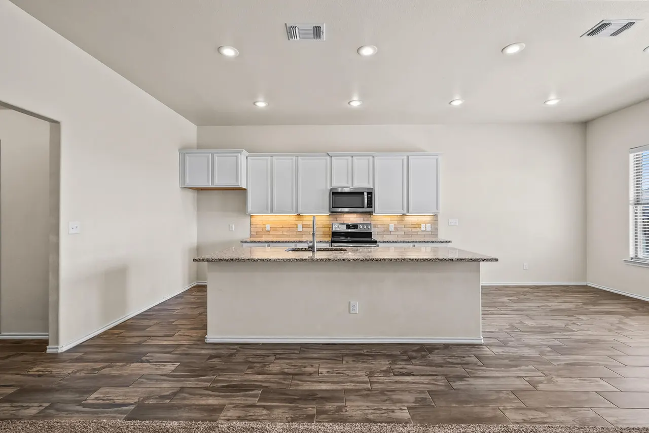 Photo 7 — 7027 37th Street, Lubbock, TX 79407