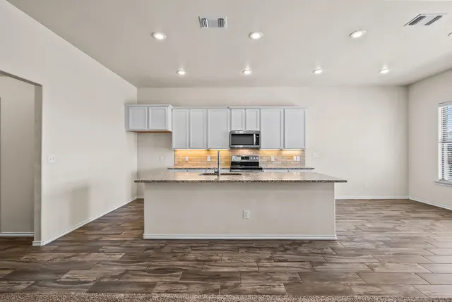 Photo 7 — 7027 37th Street, Lubbock, TX 79407