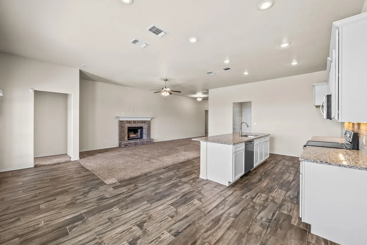 Photo 4 — 7027 37th Street, Lubbock, TX 79407