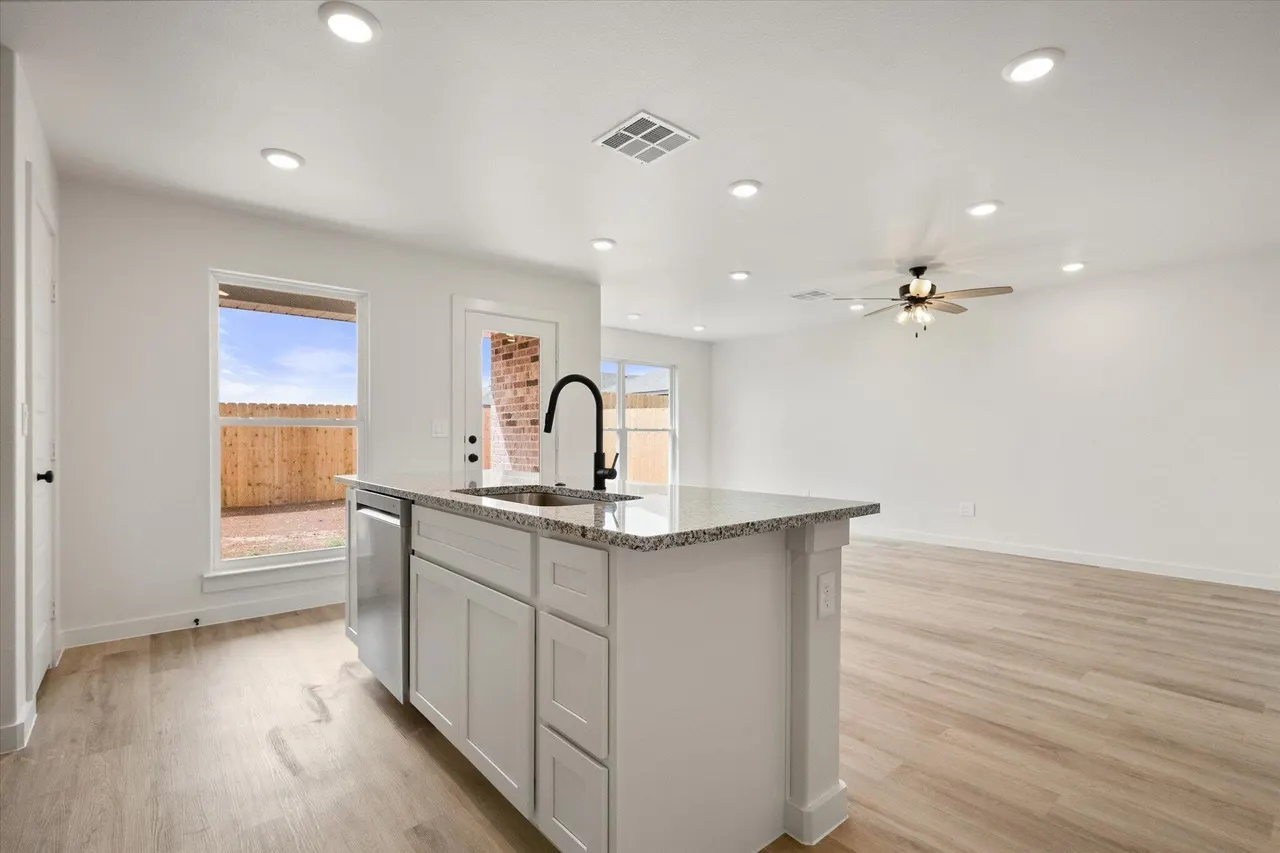 Photo 15 — 513 E 24th Street, Wolfforth, TX 79382