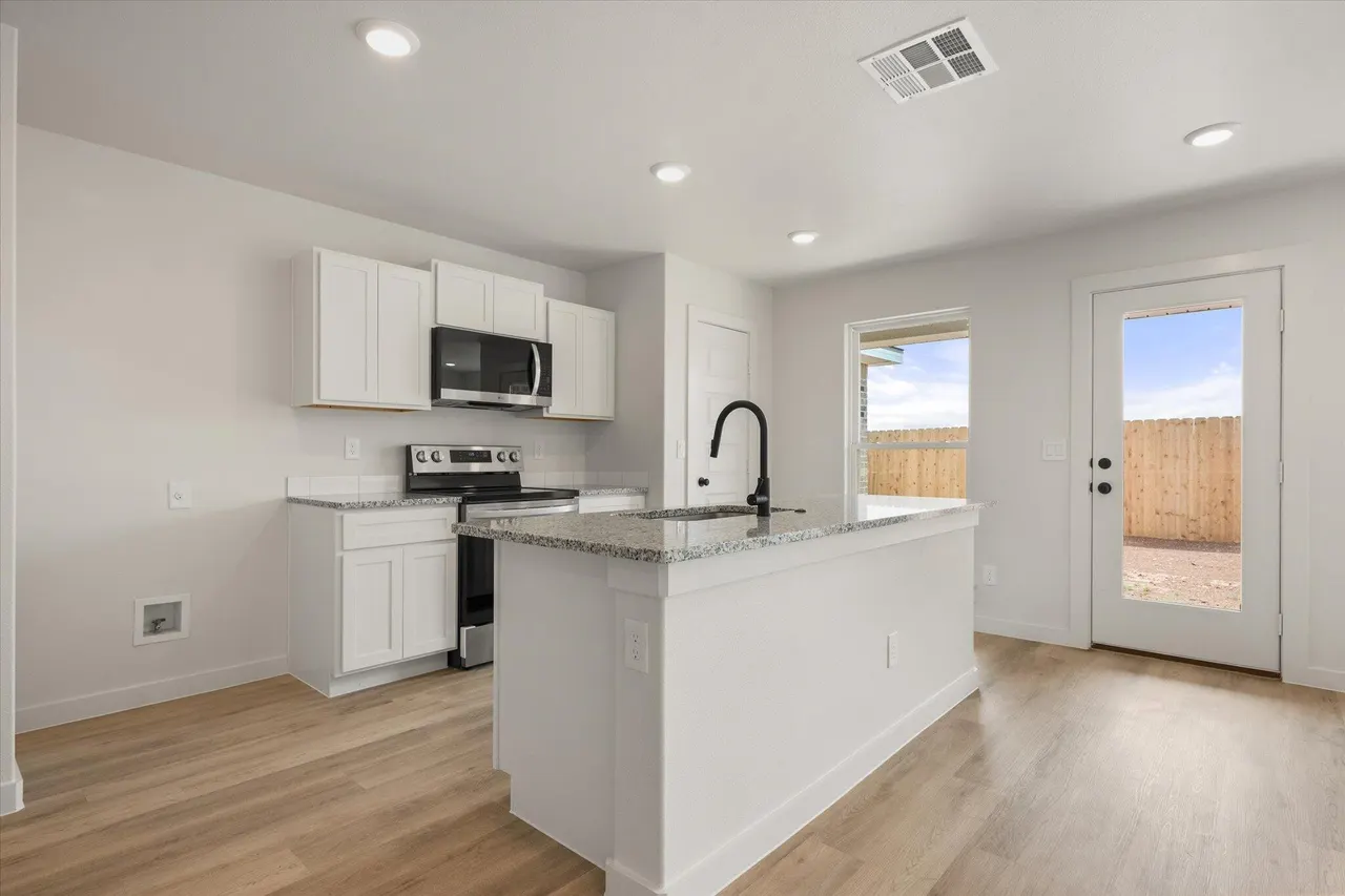 Photo 13 — 513 E 24th Street, Wolfforth, TX 79382