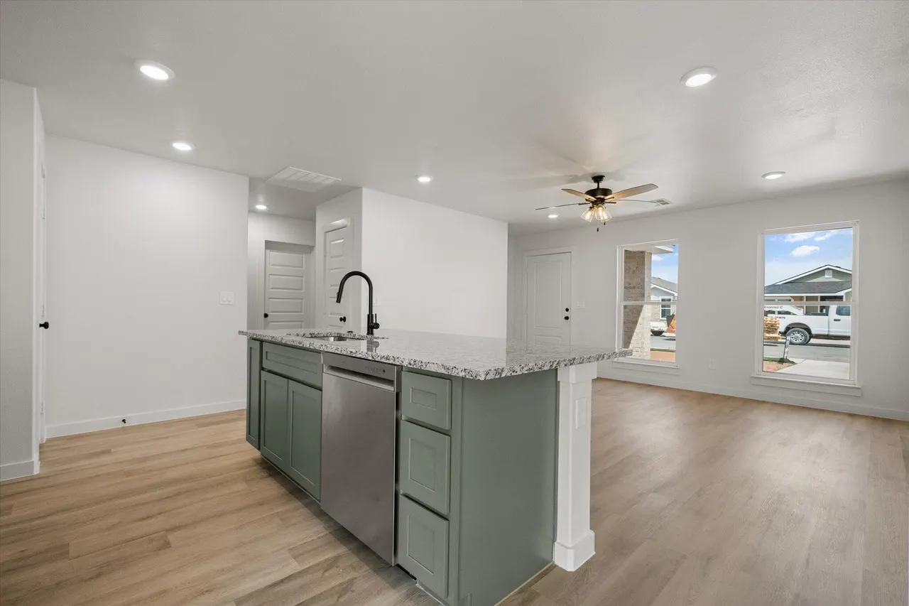Photo 12 — 515 E 24th Street, Wolfforth, TX 79382