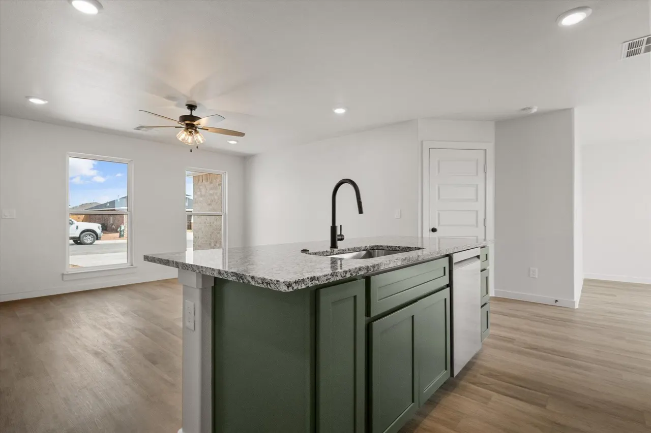 Photo 13 — 515 E 24th Street, Wolfforth, TX 79382