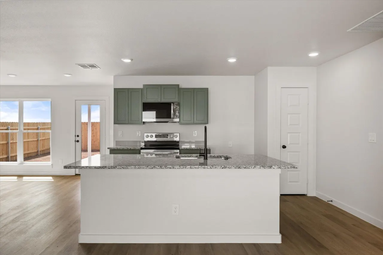 Photo 9 — 515 E 24th Street, Wolfforth, TX 79382