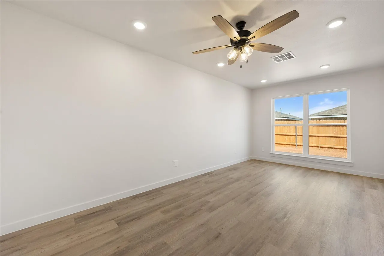 Photo 5 — 518 E 24th Street, Wolfforth, TX 79382
