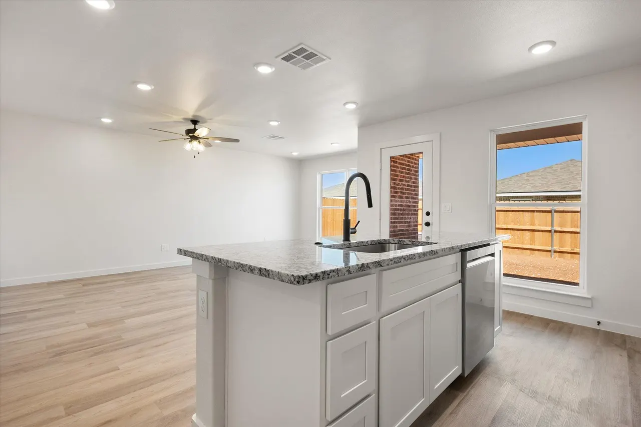 Photo 15 — 518 E 24th Street, Wolfforth, TX 79382