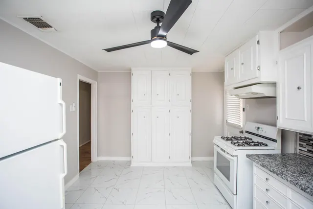 Photo 8 — 2513 31st Street, Lubbock, TX 79410