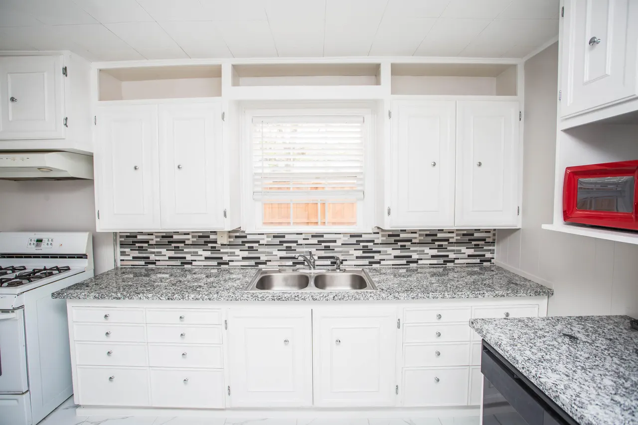 Photo 9 — 2513 31st Street, Lubbock, TX 79410