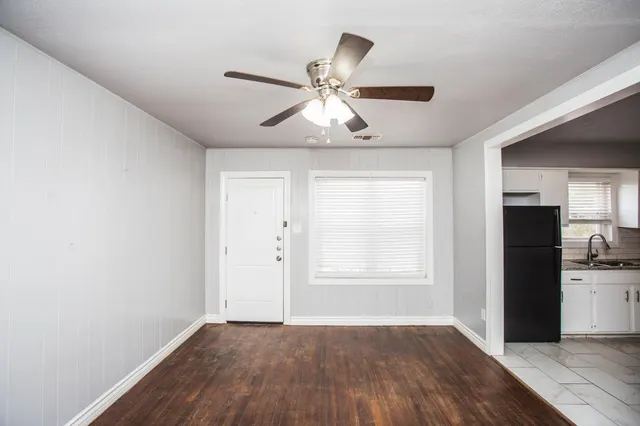 Photo 2 — 2409 39th Street, Lubbock, TX 79412