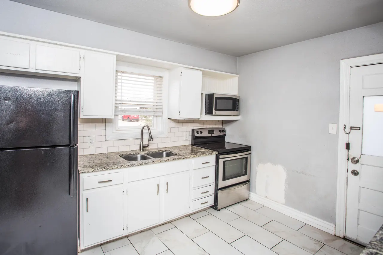 Photo 5 — 2409 39th Street, Lubbock, TX 79412