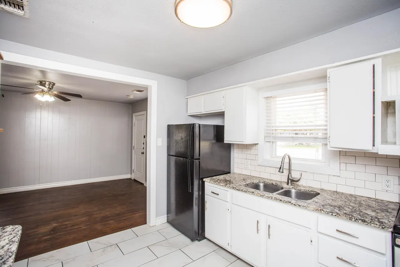Photo 6 — 2409 39th Street, Lubbock, TX 79412