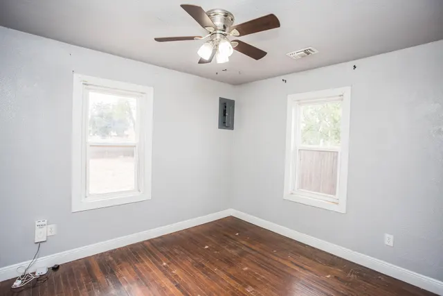 Photo 8 — 2409 39th Street, Lubbock, TX 79412