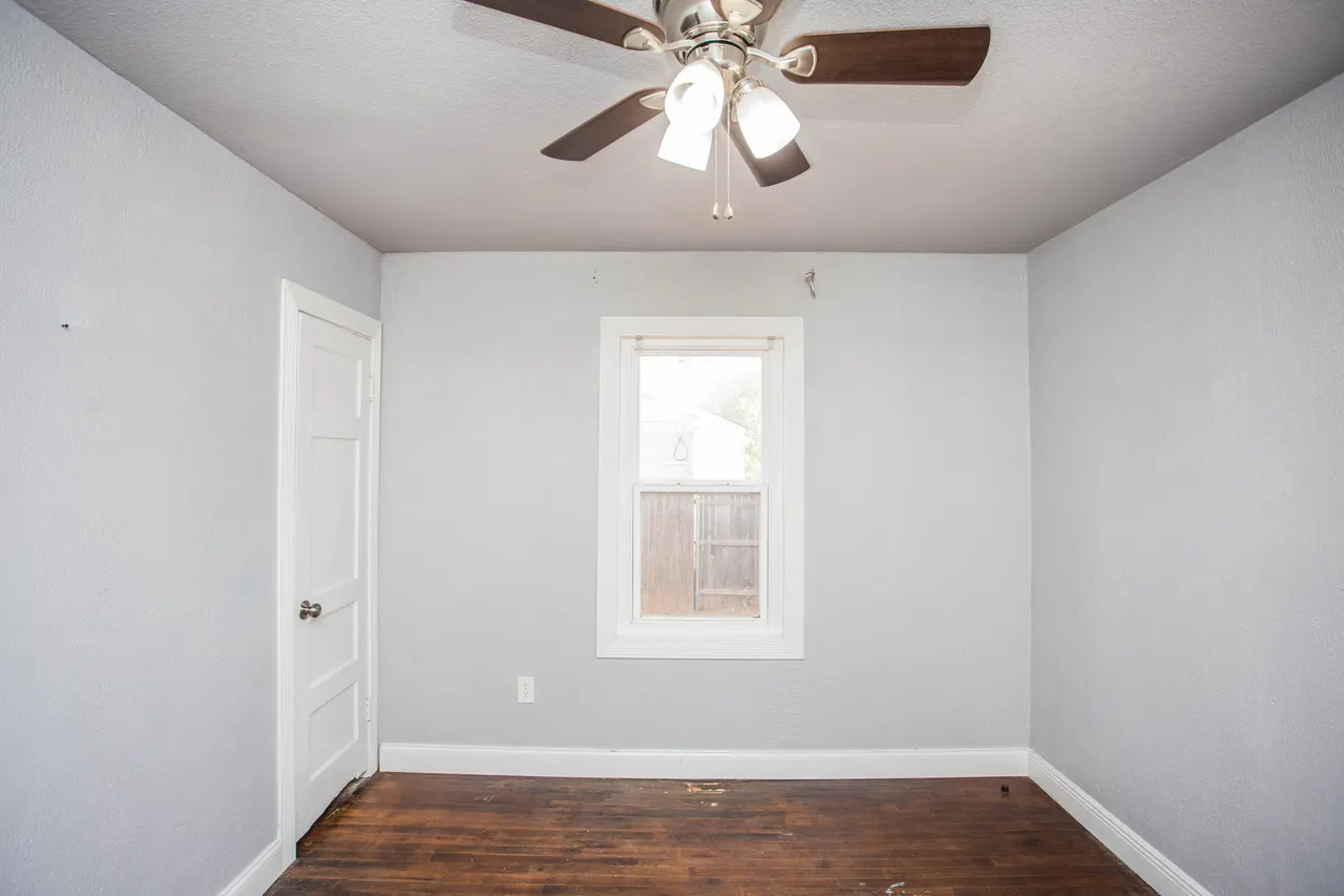 Photo 12 — 2409 39th Street, Lubbock, TX 79412