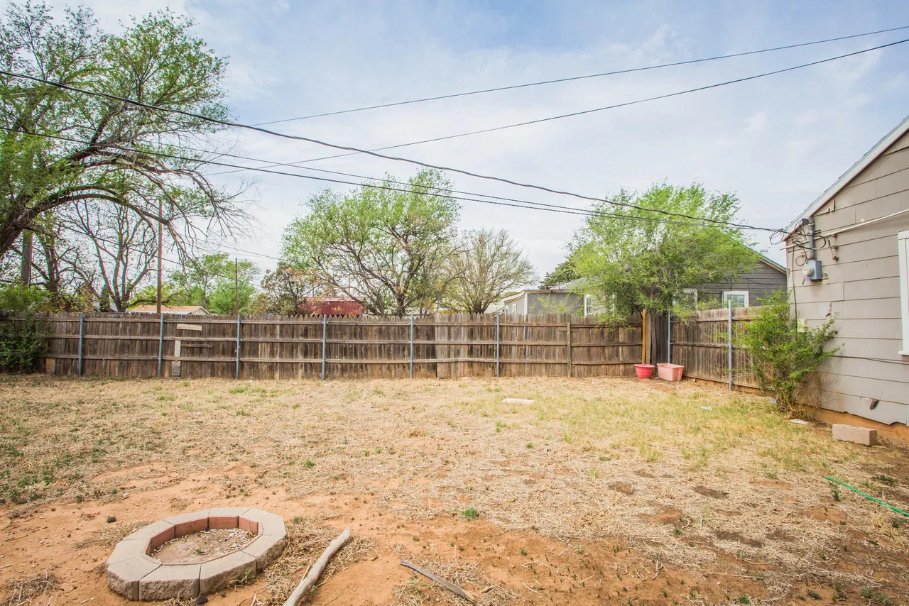 Photo 16 — 2409 39th Street, Lubbock, TX 79412