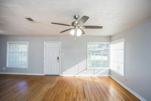 Photo 4 — 4109 33rd Street, Lubbock, TX 79410