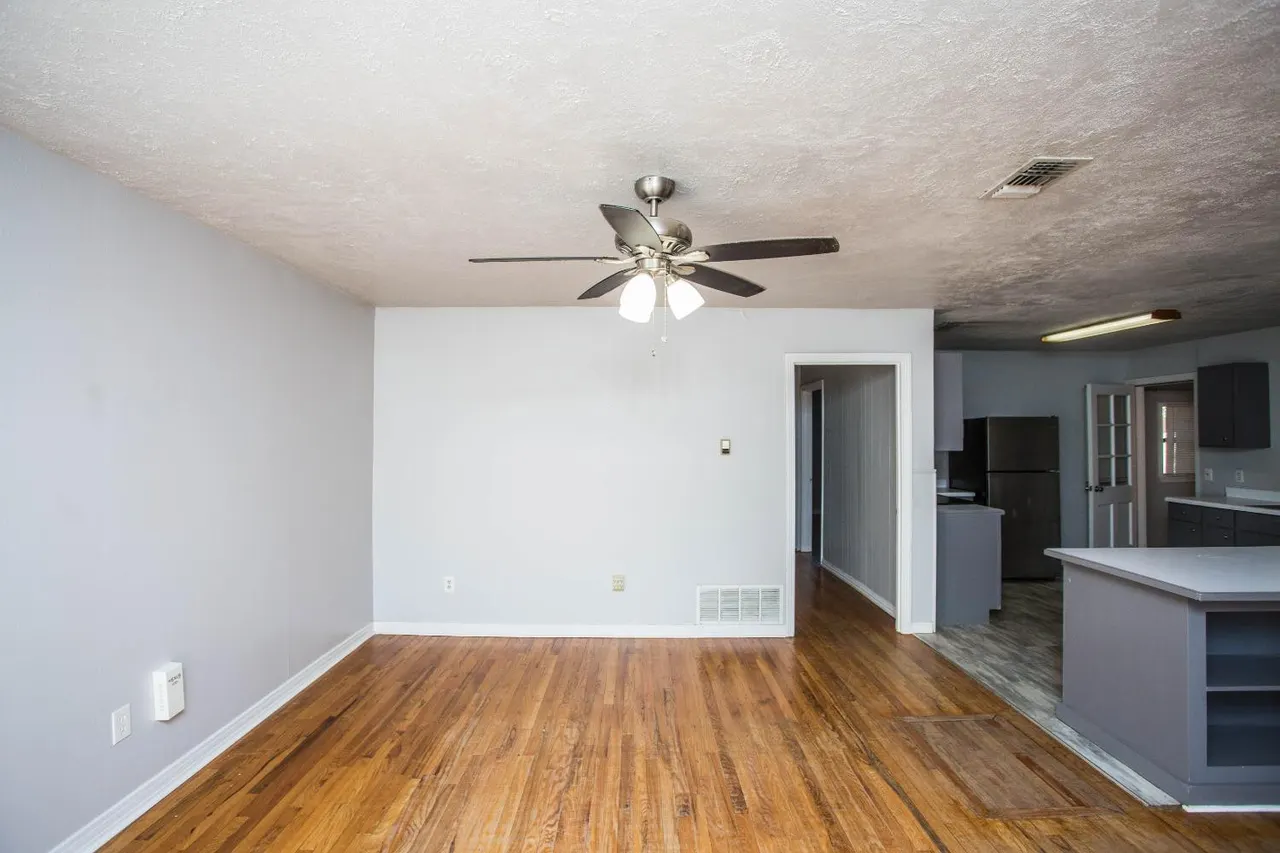 Photo 5 — 4109 33rd Street, Lubbock, TX 79410