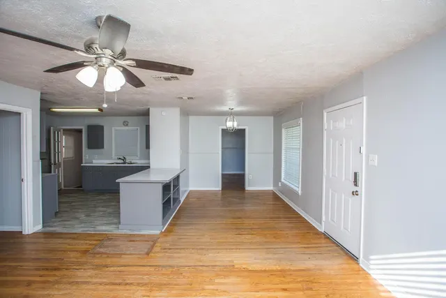 Photo 6 — 4109 33rd Street, Lubbock, TX 79410