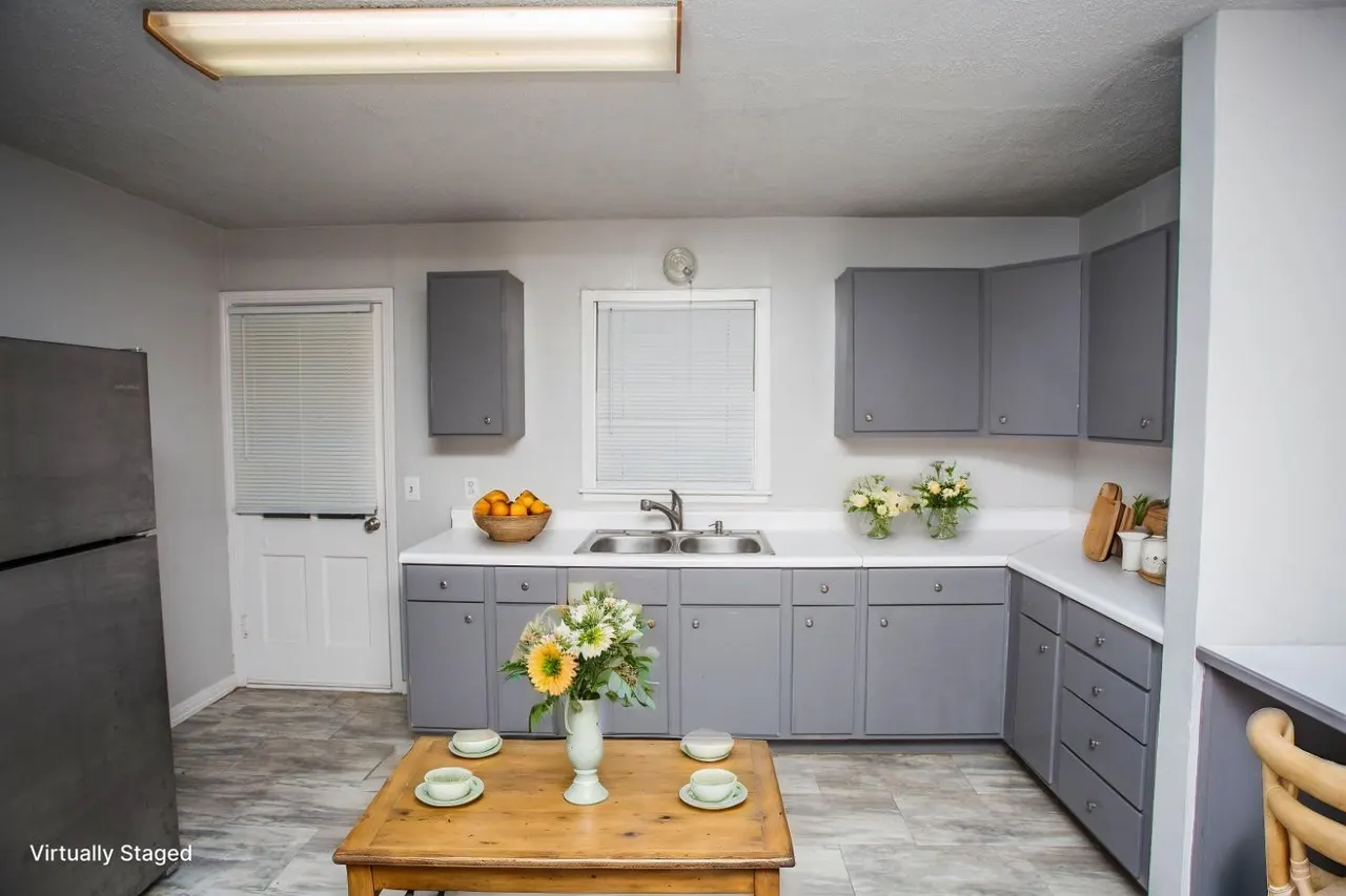 Photo 8 — 4109 33rd Street, Lubbock, TX 79410