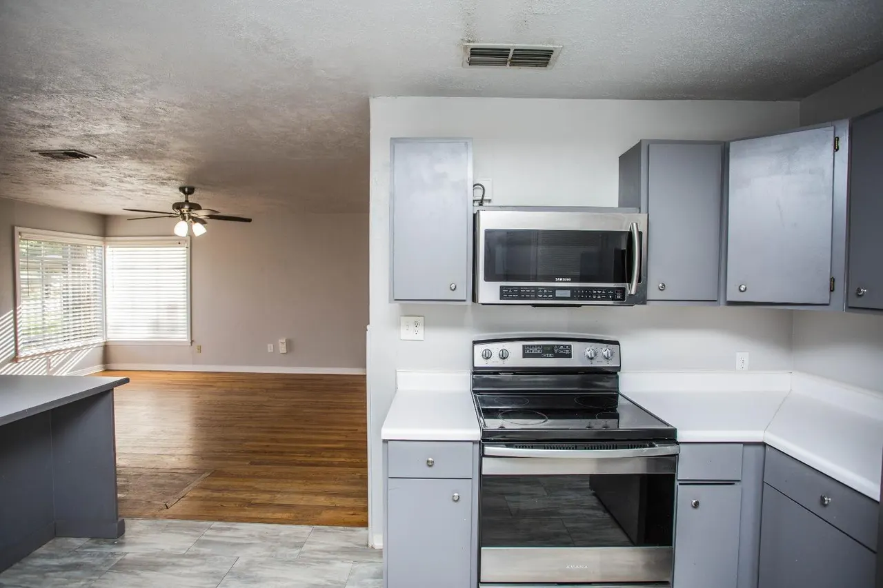 Photo 10 — 4109 33rd Street, Lubbock, TX 79410