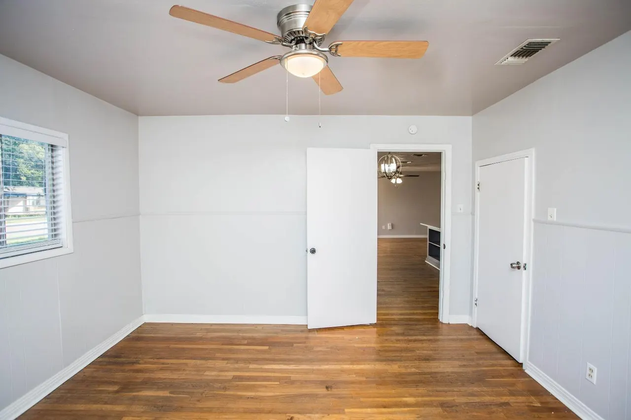Photo 12 — 4109 33rd Street, Lubbock, TX 79410