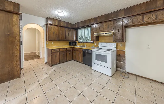 Photo 7 — 6305 35th Street, Lubbock, TX 79407