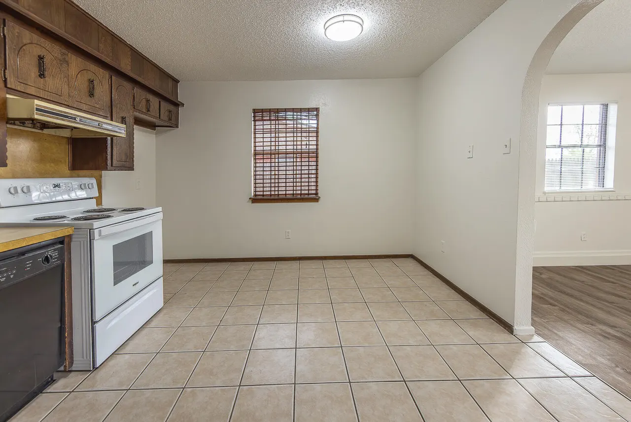 Photo 8 — 6305 35th Street, Lubbock, TX 79407