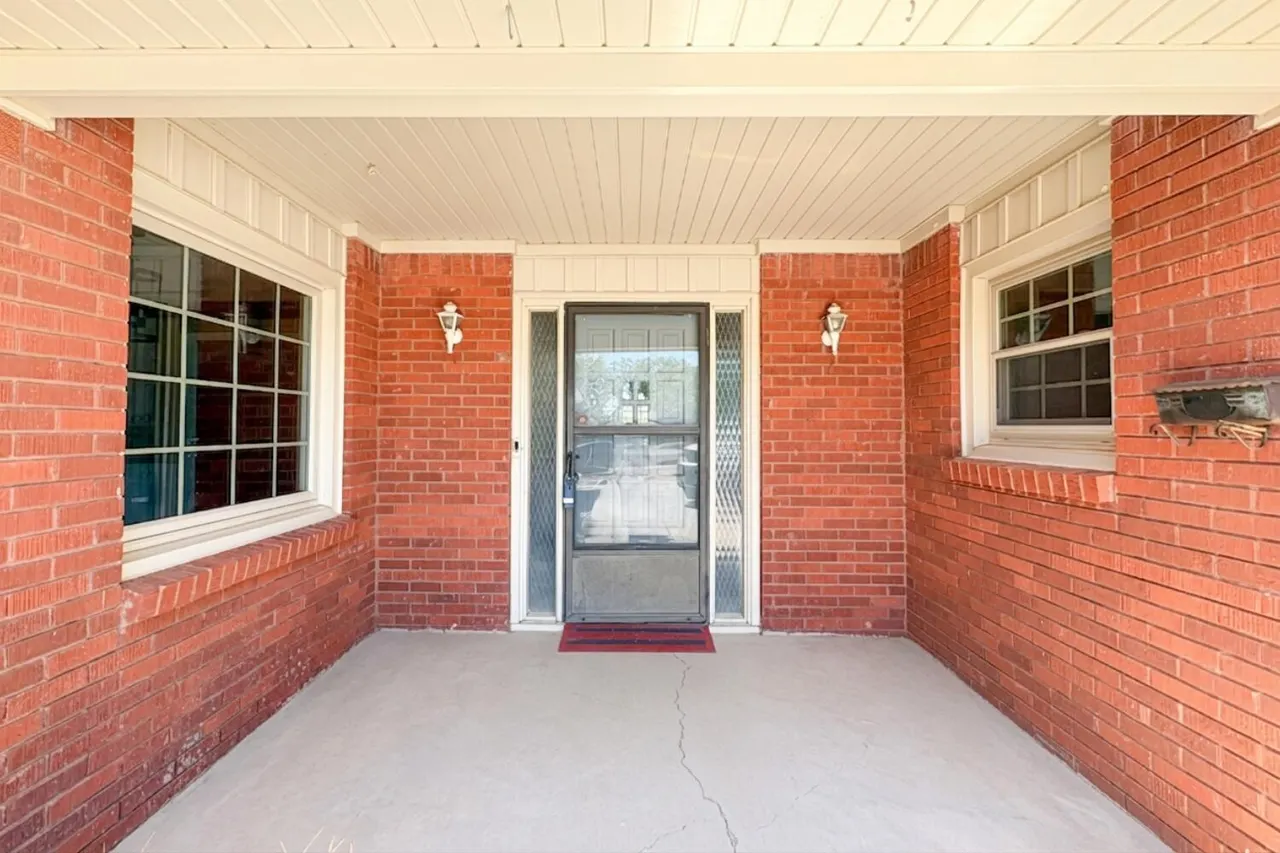 Photo 2 — 4704 29th Street, Lubbock, TX 79410