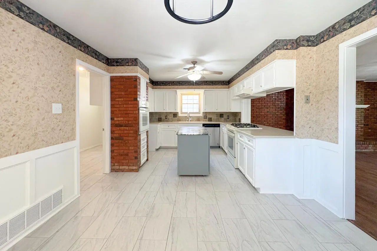 Photo 6 — 4704 29th Street, Lubbock, TX 79410