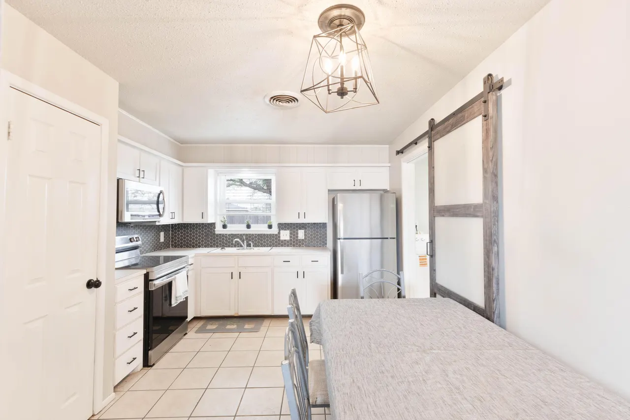 Photo 4 — 3420 Bangor Drive, Lubbock, TX 79407