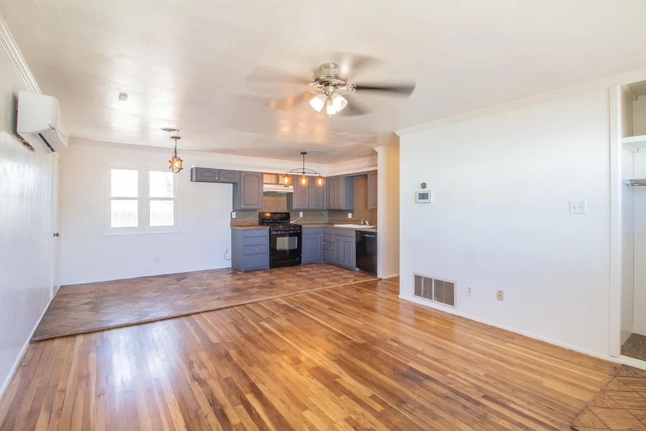 Photo 4 — 133 Elgin Avenue, Levelland, TX 79336
