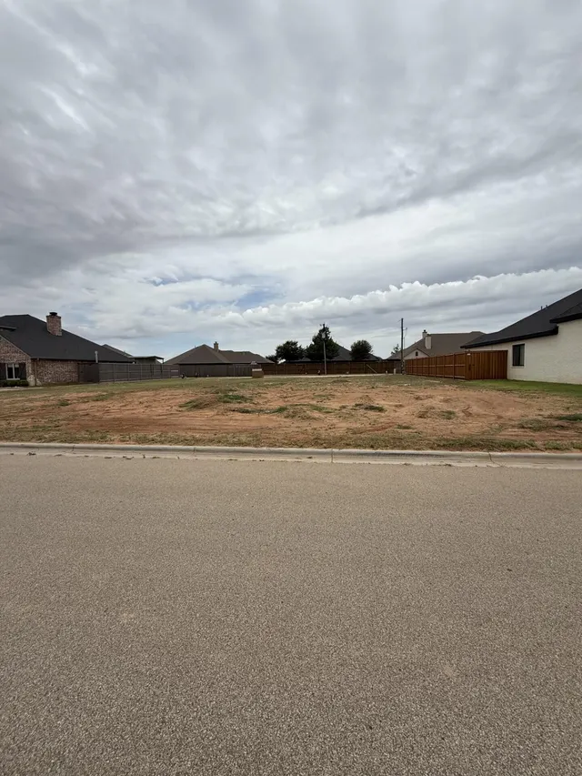 Photo 2 — 527 Avenue U, Shallowater, TX 79363