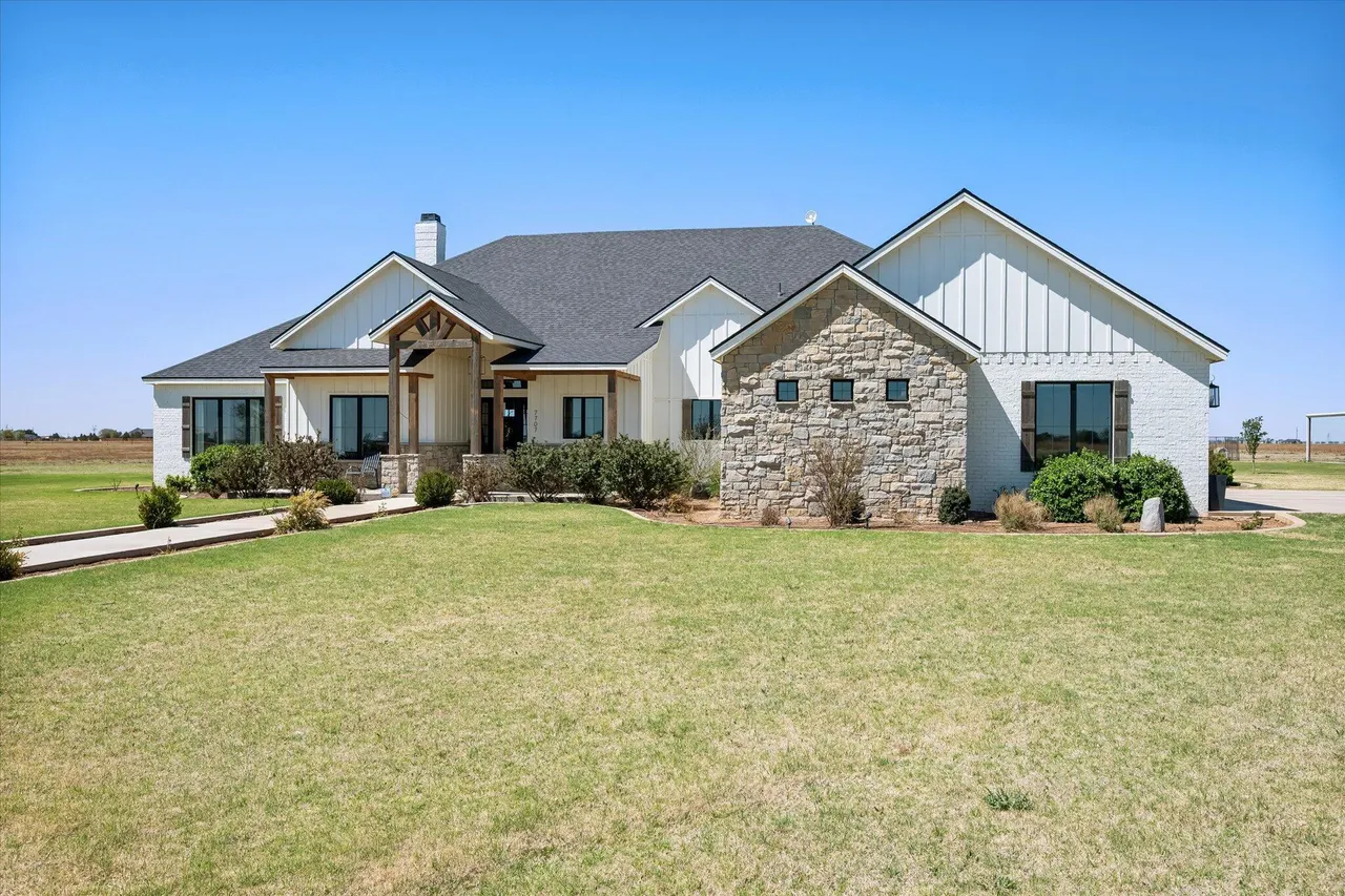 Photo 3 — 7707 N County Road 3240, Idalou, TX 79329