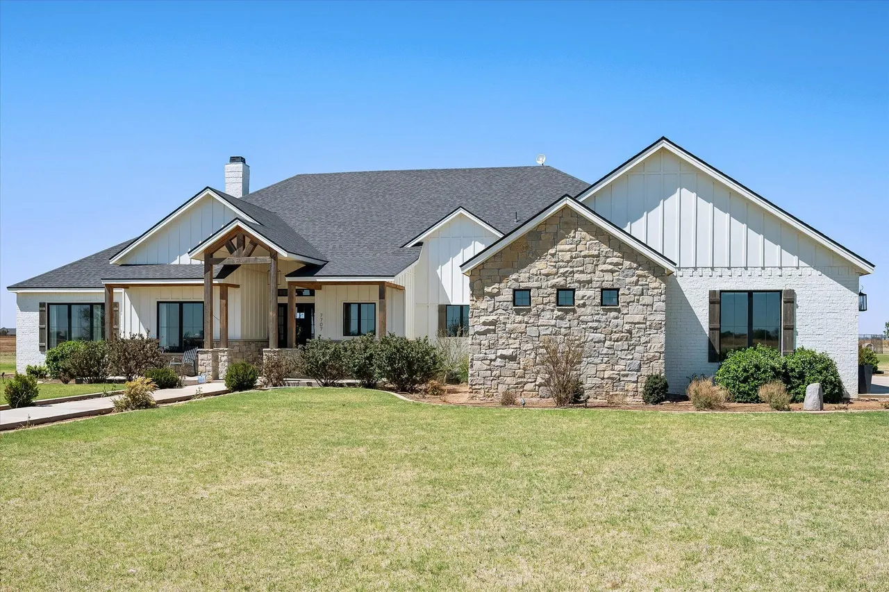 Photo 4 — 7707 N County Road 3240, Idalou, TX 79329