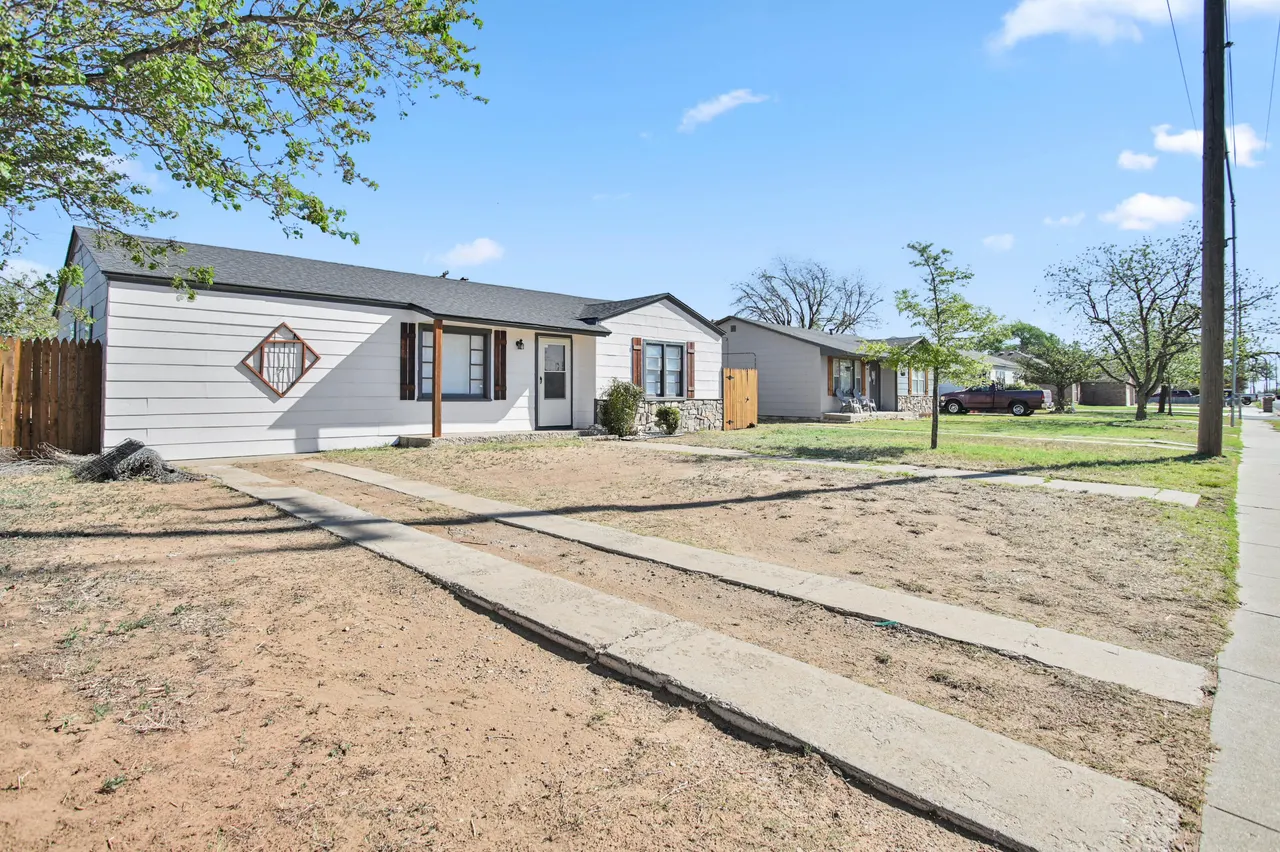 Photo 2 — 3006 Erskine Street, Lubbock, TX 79415