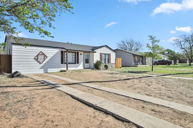 Photo 3 — 3006 Erskine Street, Lubbock, TX 79415