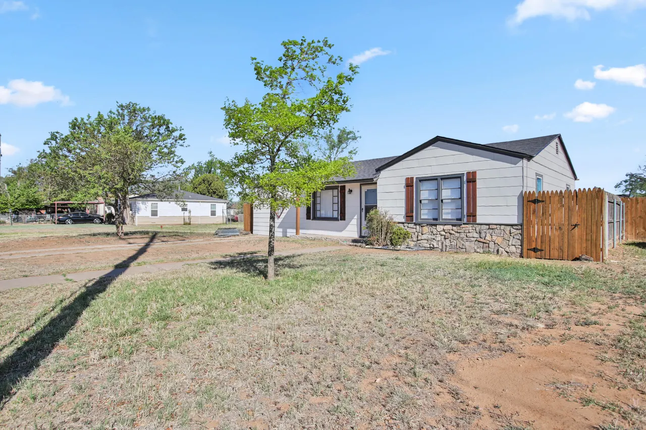 Photo 5 — 3006 Erskine Street, Lubbock, TX 79415