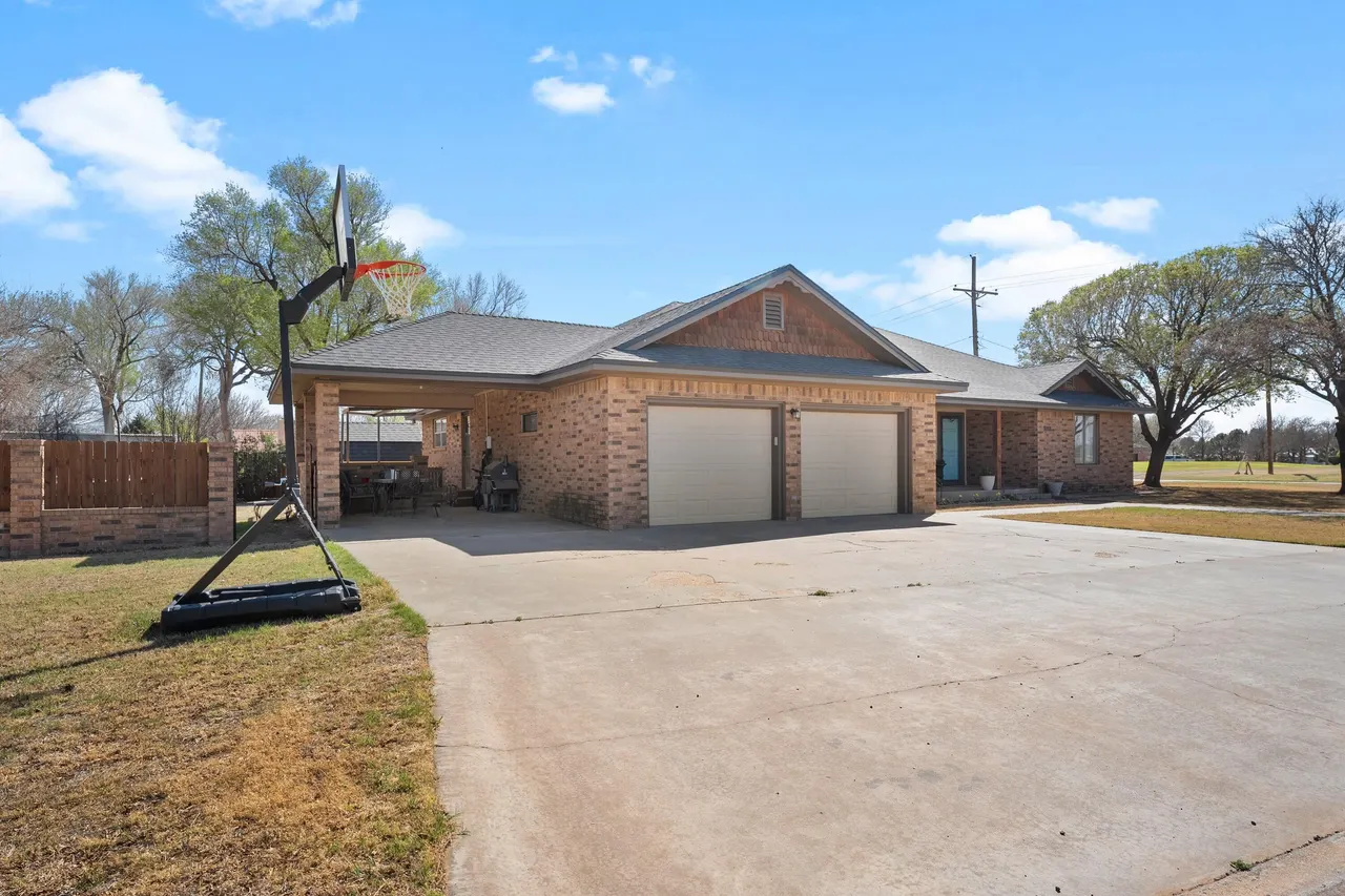 Photo 4 — 507 Mesa Drive, Plainview, TX 79072