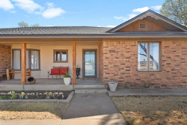 Photo 2 — 507 Mesa Drive, Plainview, TX 79072