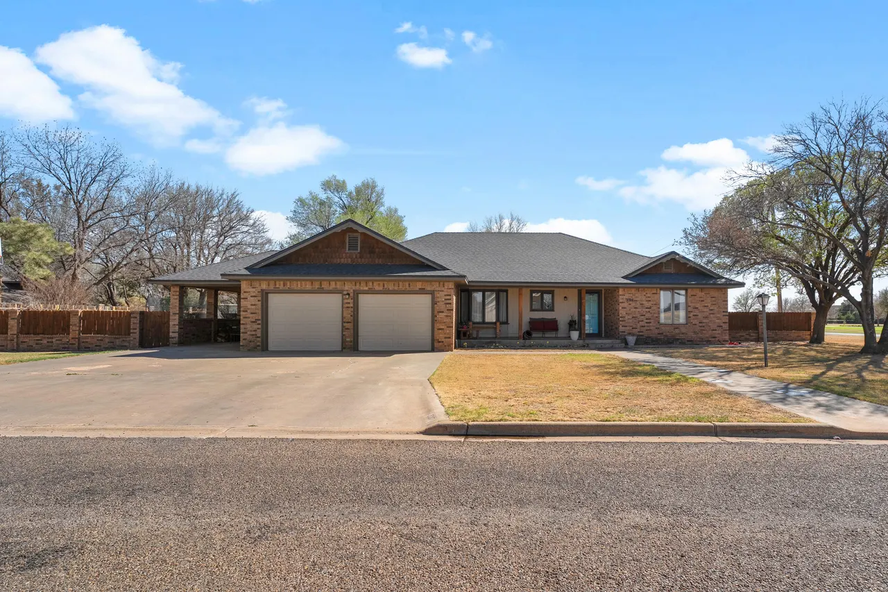 Photo 3 — 507 Mesa Drive, Plainview, TX 79072