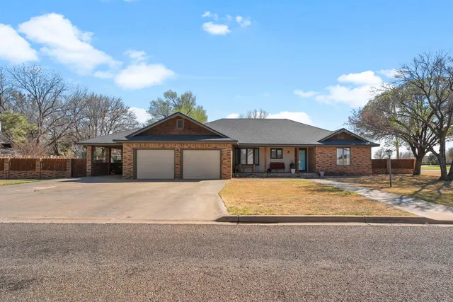 Photo 3 — 507 Mesa Drive, Plainview, TX 79072