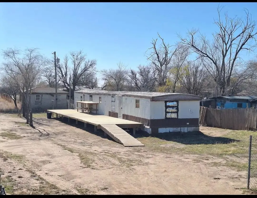 Photo 2 — 615 E 9th Street, Hale Center, TX 79041