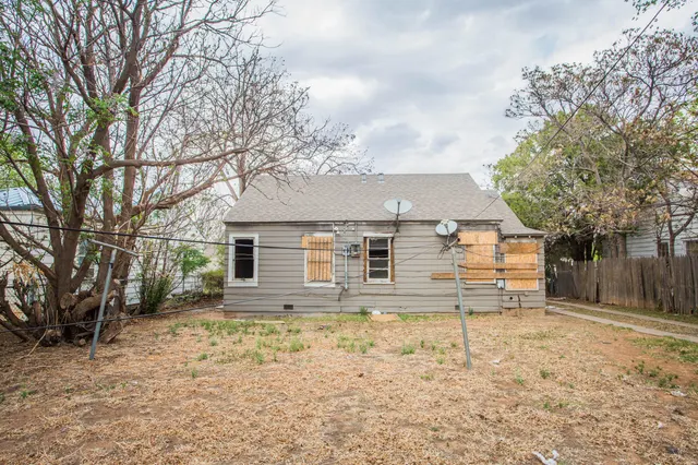 Photo 6 — 1503 27th Street, Lubbock, TX 79411